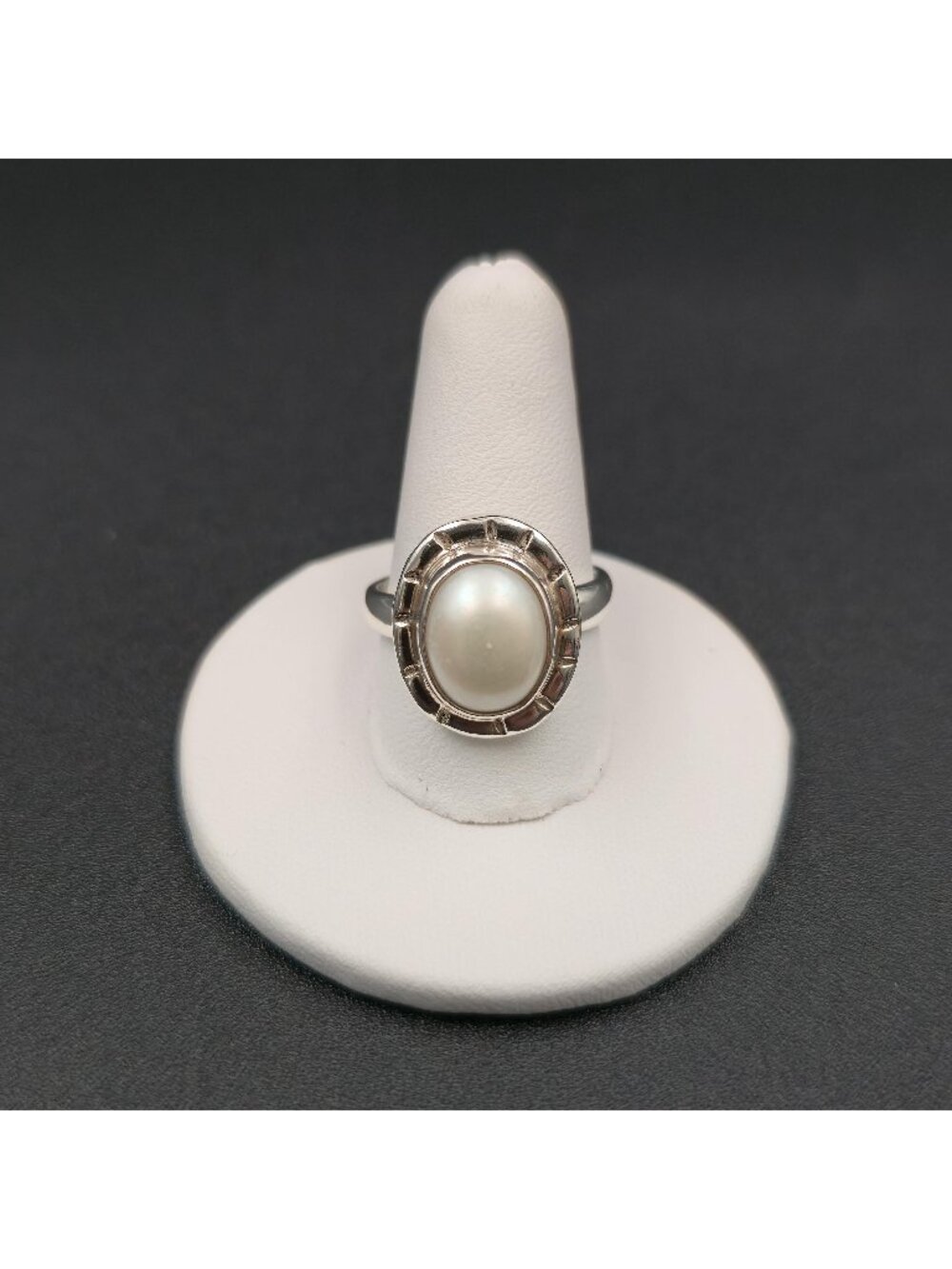 Size 8 Sterling Silver Oval Mabe Pearl Textured Sunburst Border Band Ring A7657